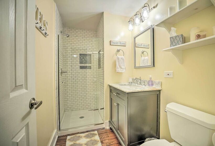 Renovated, Spacious Retreat In Union Pier!