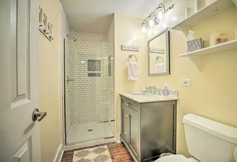 Renovated, Spacious Retreat In Union Pier!