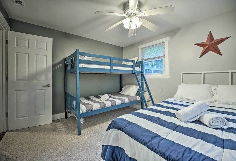 Renovated, Spacious Retreat In Union Pier!