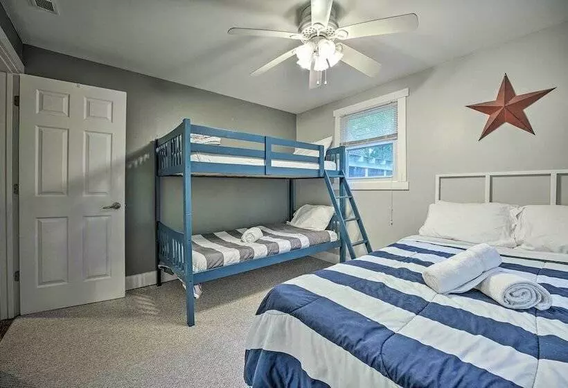 Renovated, Spacious Retreat In Union Pier!