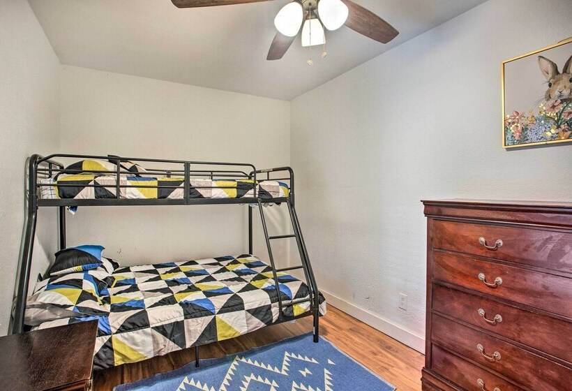 Deck, Grill & Yard: Pet Friendly Van Alstyne Gem!