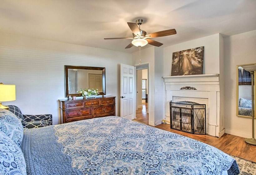 Deck, Grill & Yard: Pet Friendly Van Alstyne Gem!