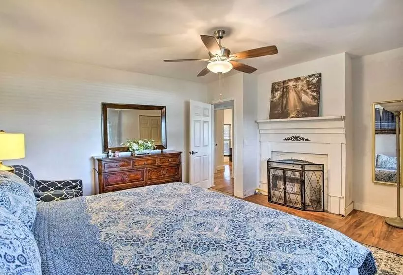 Deck, Grill & Yard: Pet Friendly Van Alstyne Gem!