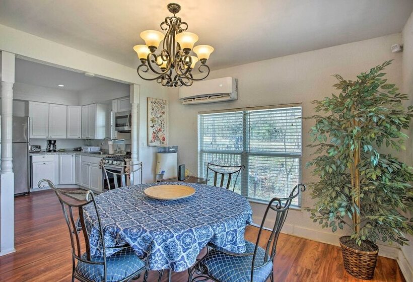 Deck, Grill & Yard: Pet Friendly Van Alstyne Gem!