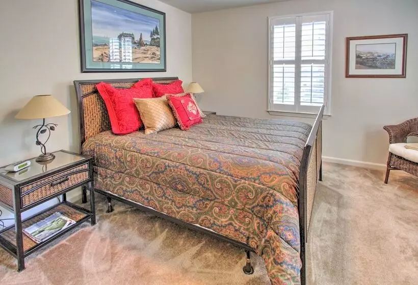 Serene Bungalow Style Home In Point Reyes Station!