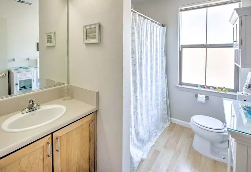 Serene Bungalow Style Home In Point Reyes Station!