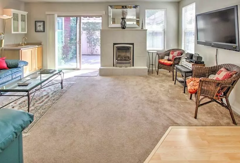 Serene Bungalow Style Home In Point Reyes Station!