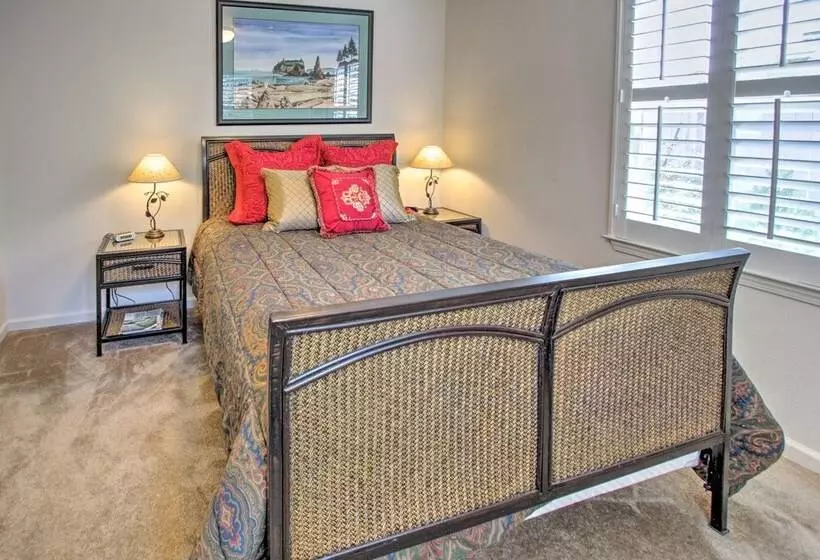 Serene Bungalow Style Home In Point Reyes Station!