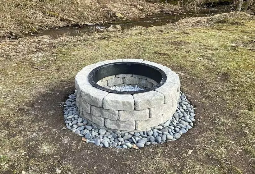 Serene Saxton Lodge: 7 Mi To Lake Raystown!