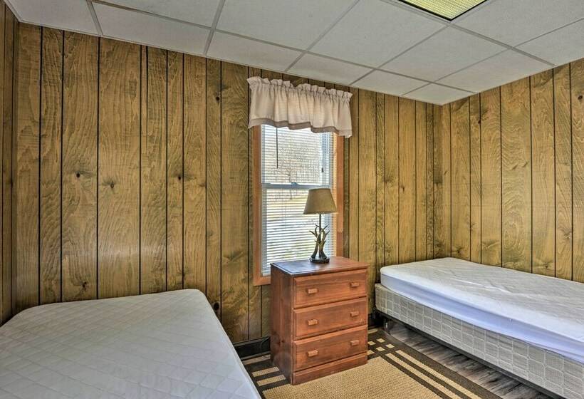 Serene Saxton Lodge: 7 Mi To Lake Raystown!