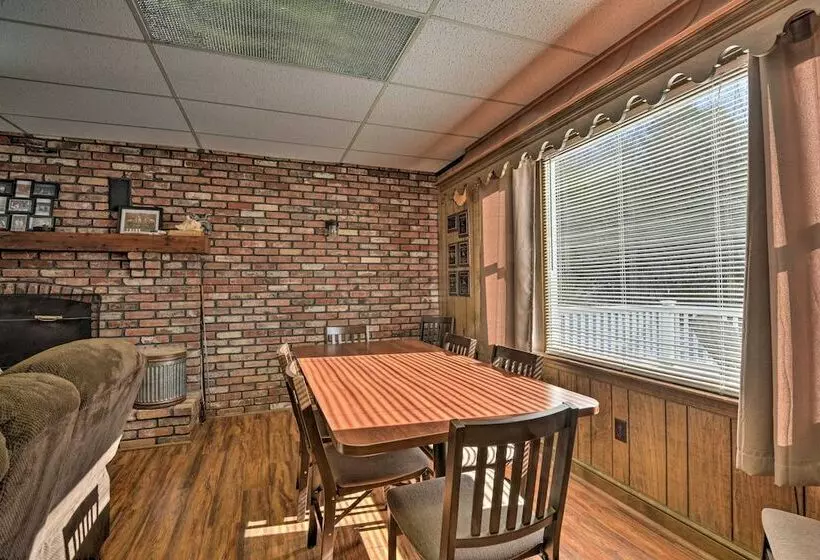 Serene Saxton Lodge: 7 Mi To Lake Raystown!