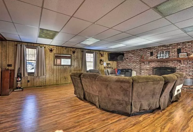 Serene Saxton Lodge: 7 Mi To Lake Raystown!