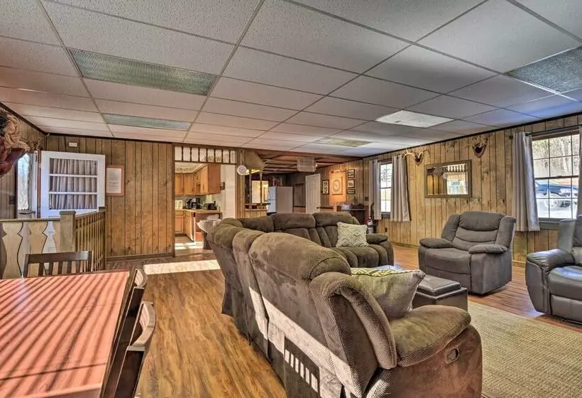 Serene Saxton Lodge: 7 Mi To Lake Raystown!