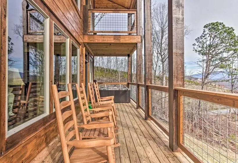 Smoky Mountain Hideaway W/ Hot Tub, Deck & Views!
