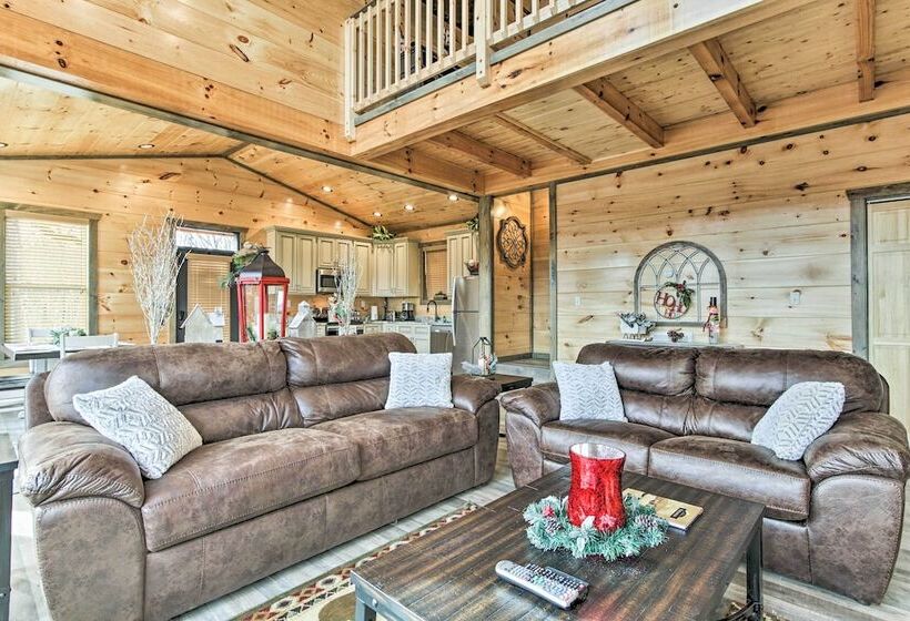 Smoky Mountain Hideaway W/ Hot Tub, Deck & Views!