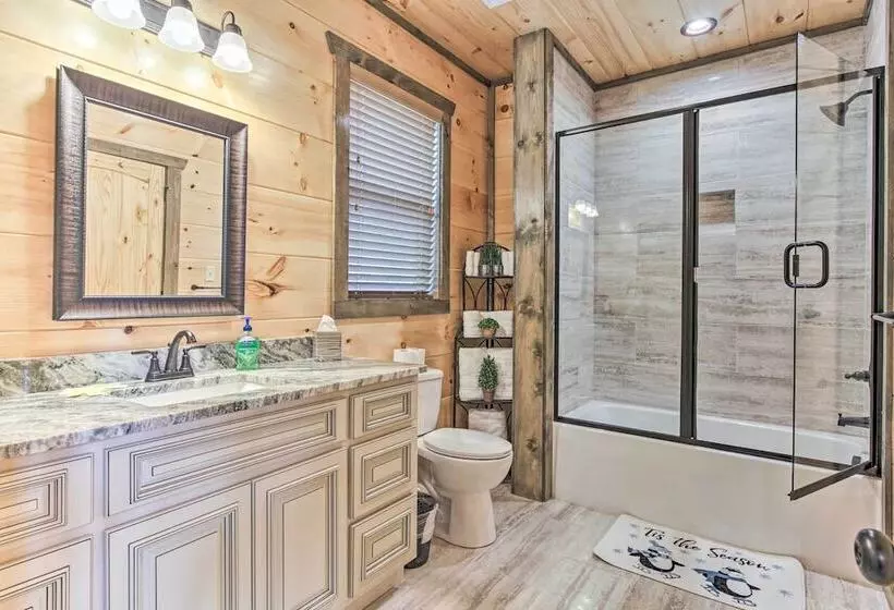 Smoky Mountain Hideaway W/ Hot Tub, Deck & Views!