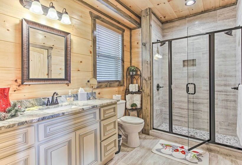 Smoky Mountain Hideaway W/ Hot Tub, Deck & Views!