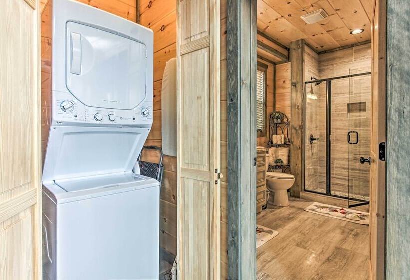 Smoky Mountain Hideaway W/ Hot Tub, Deck & Views!