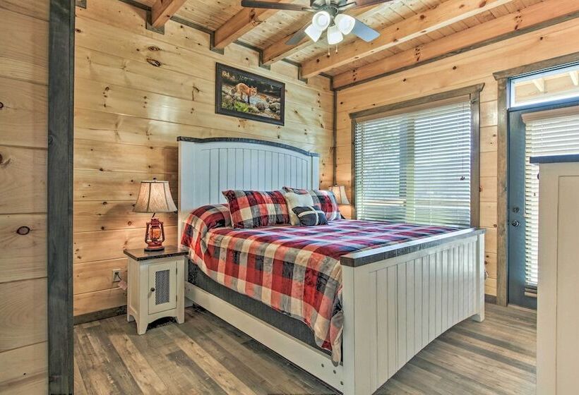 Smoky Mountain Hideaway W/ Hot Tub, Deck & Views!