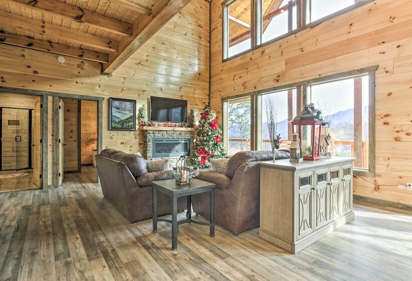 Smoky Mountain Hideaway W/ Hot Tub, Deck & Views!