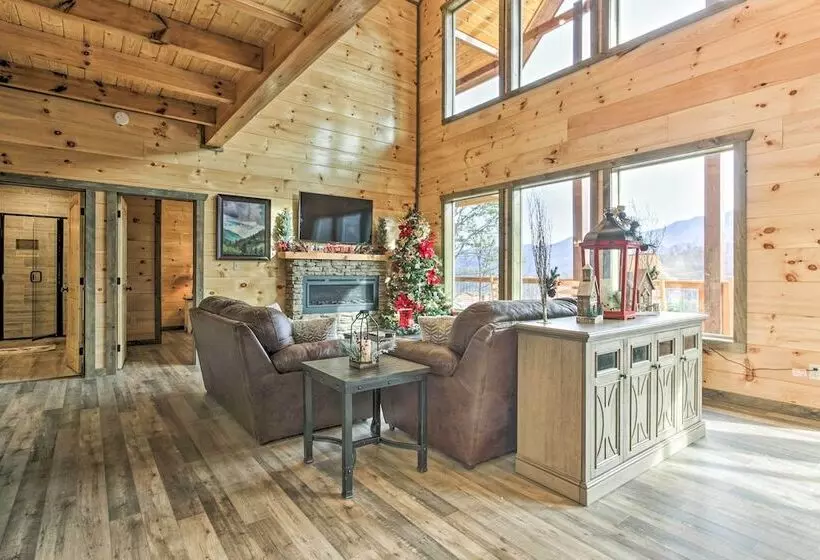 Smoky Mountain Hideaway W/ Hot Tub, Deck & Views!