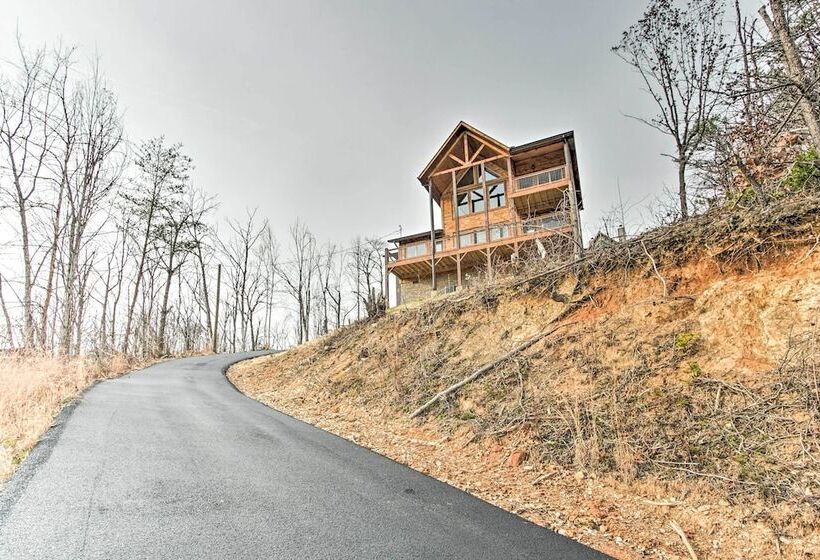 Smoky Mountain Hideaway W/ Hot Tub, Deck & Views!