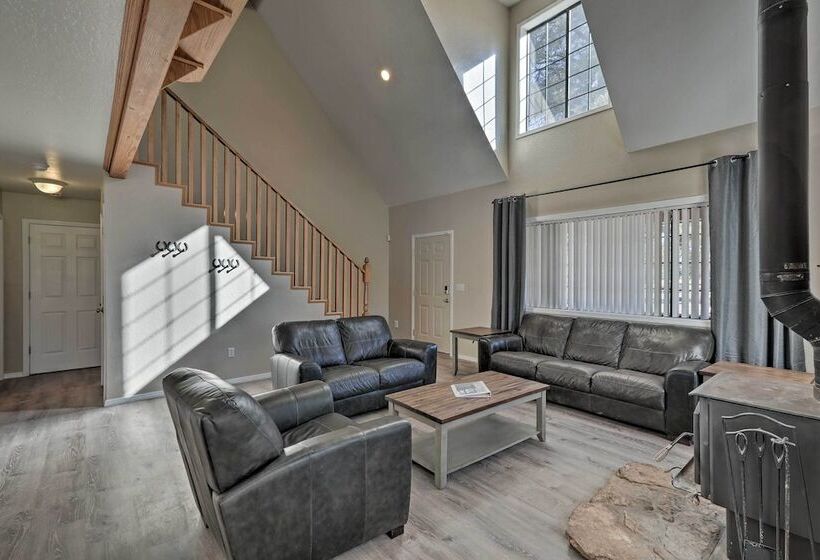 Family Home In Flagstaff W/ Surrounding Mtn Views!
