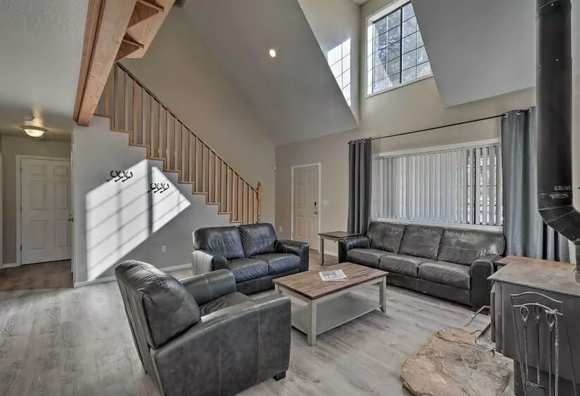 Family Home In Flagstaff W/ Surrounding Mtn Views!