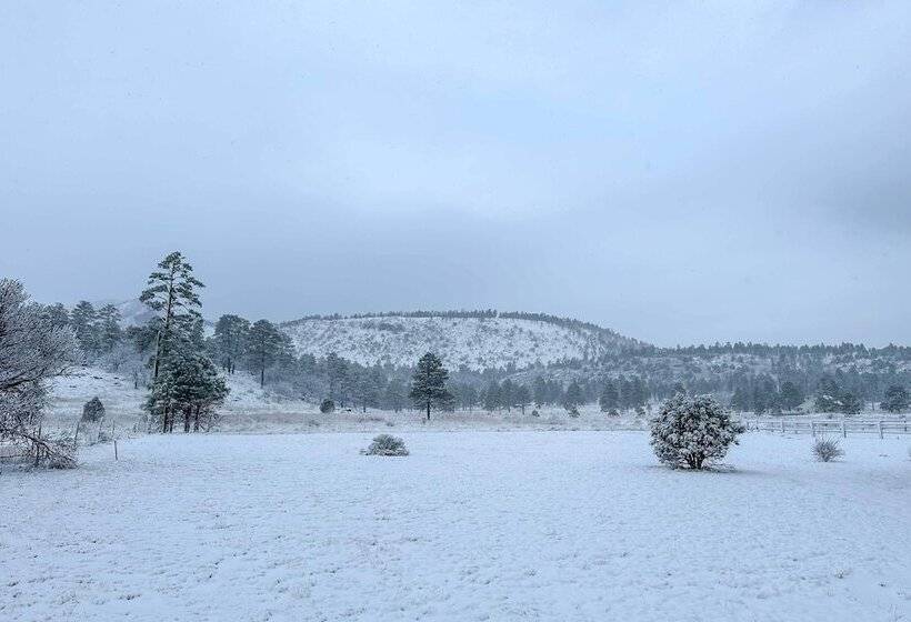 Family Home In Flagstaff W/ Surrounding Mtn Views!