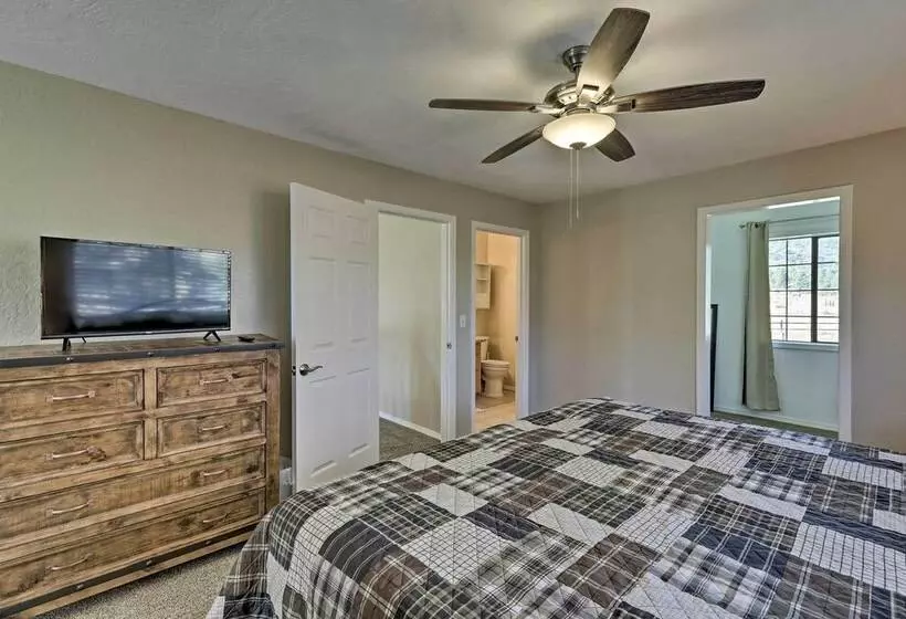 Family Home In Flagstaff W/ Surrounding Mtn Views!