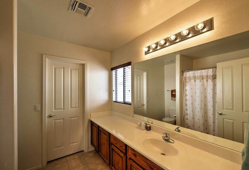 Spacious Litchfield Park Home W/ Yard, Heated Pool