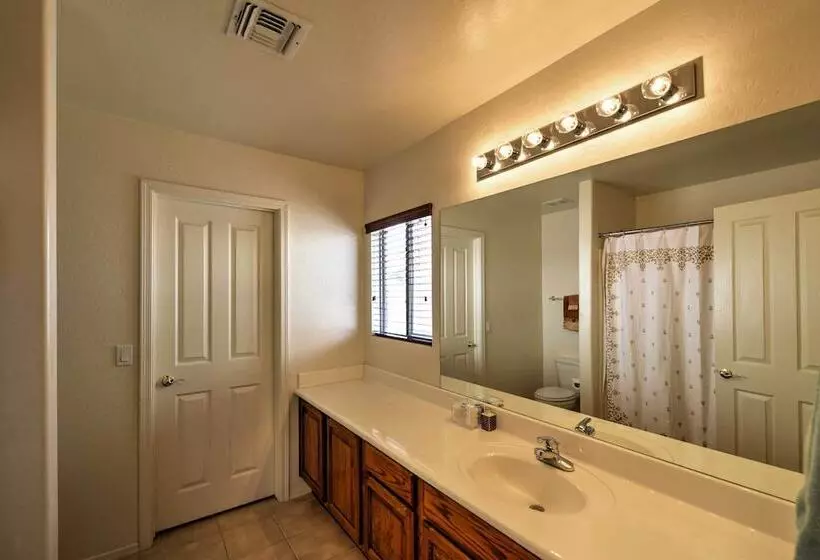 Spacious Litchfield Park Home W/ Yard, Heated Pool