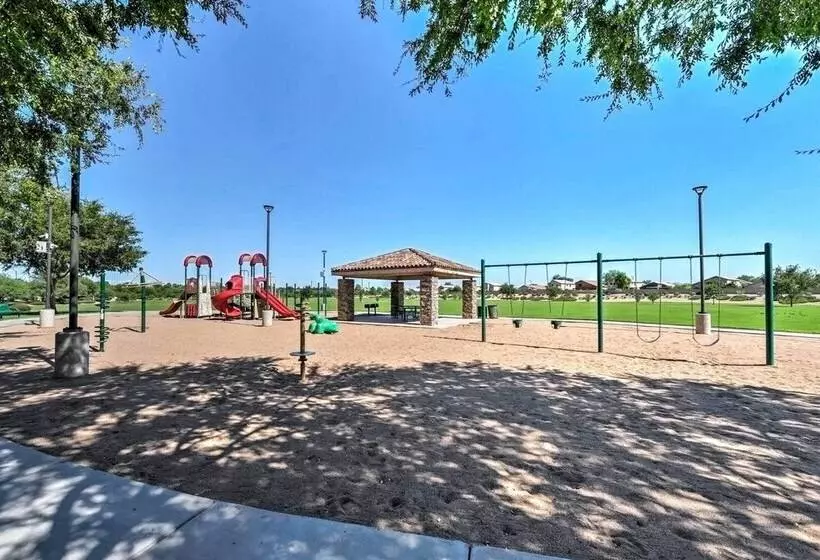 Spacious Litchfield Park Home W/ Yard, Heated Pool