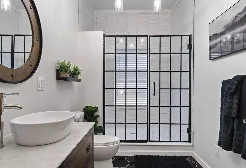 Spacious Murphy Cabin W/ Game Rooms + Mtn Views!