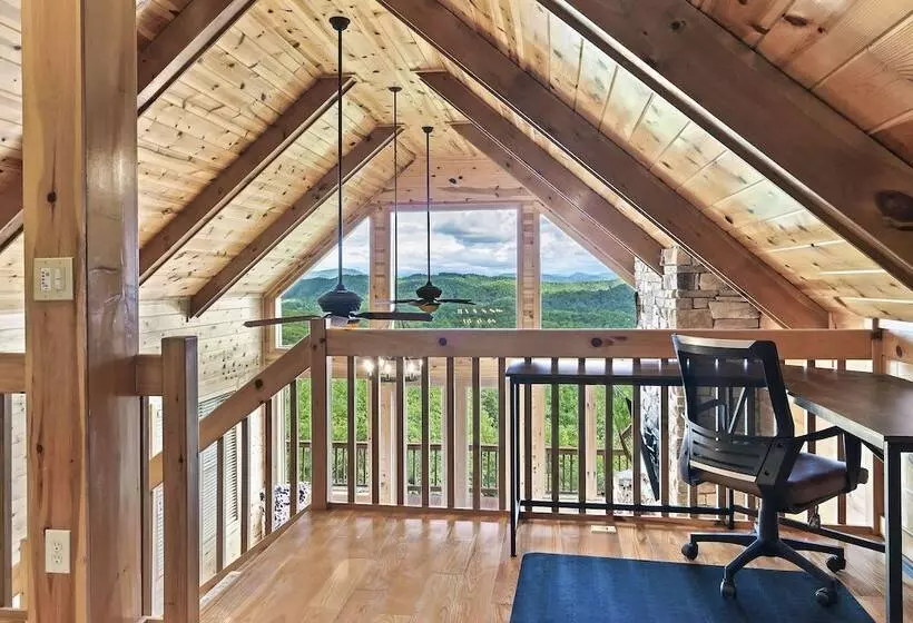 Spacious Murphy Cabin W/ Game Rooms + Mtn Views!