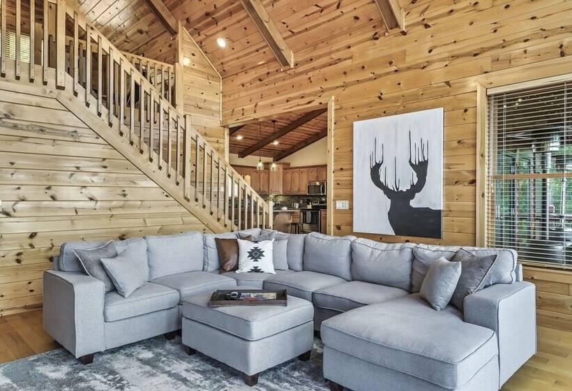 Spacious Murphy Cabin W/ Game Rooms + Mtn Views!