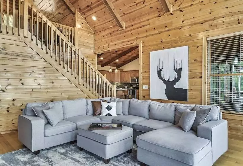 Spacious Murphy Cabin W/ Game Rooms + Mtn Views!