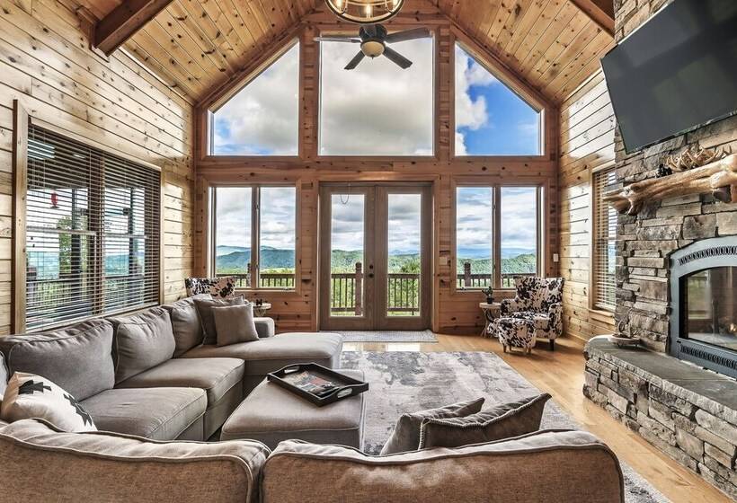 Spacious Murphy Cabin W/ Game Rooms + Mtn Views!