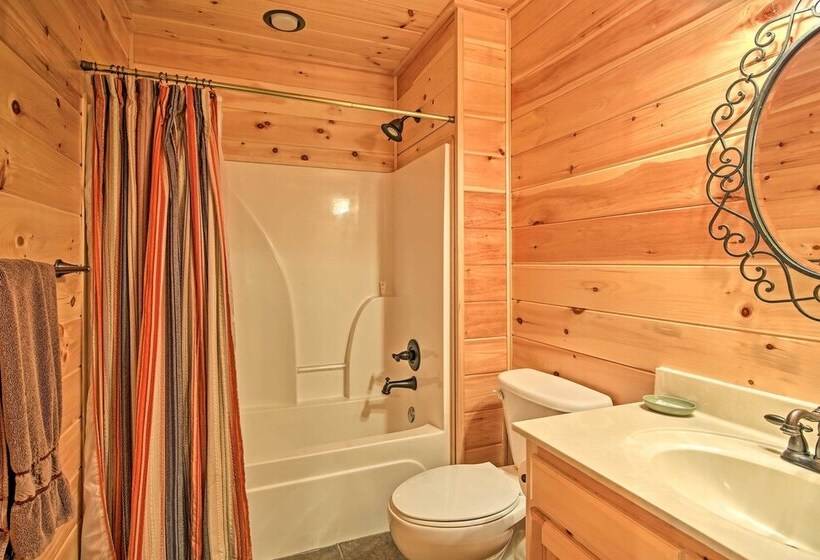 Spacious & Secluded Cabin: 25 Mi To Bentonville!