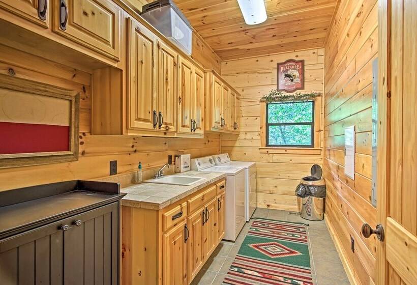Spacious & Secluded Cabin: 25 Mi To Bentonville!