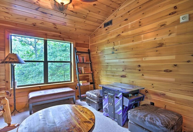 Spacious & Secluded Cabin: 25 Mi To Bentonville!