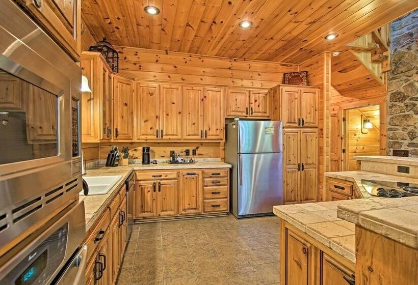 Spacious & Secluded Cabin: 25 Mi To Bentonville!