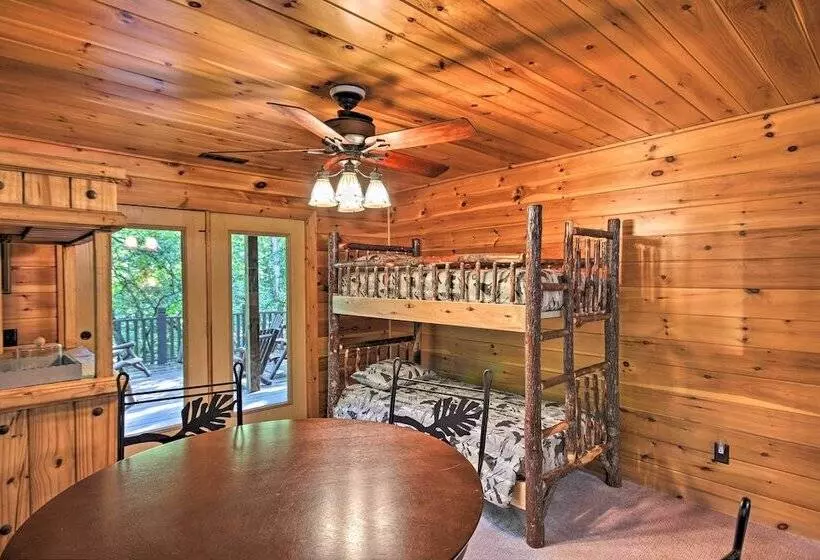 Spacious & Secluded Cabin: 25 Mi To Bentonville!