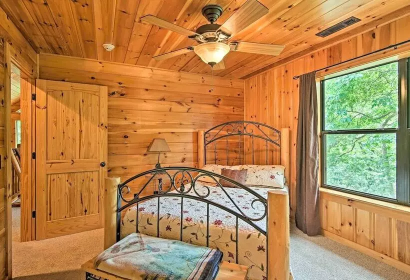 Spacious & Secluded Cabin: 25 Mi To Bentonville!