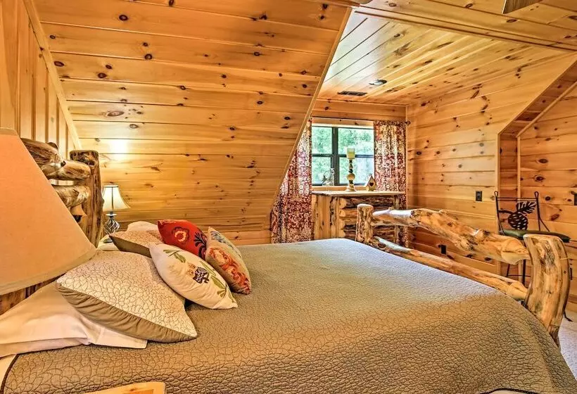 Spacious & Secluded Cabin: 25 Mi To Bentonville!