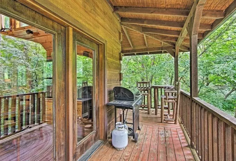 Spacious & Secluded Cabin: 25 Mi To Bentonville!