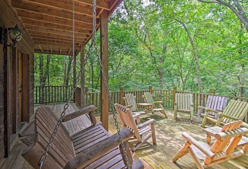 Spacious & Secluded Cabin: 25 Mi To Bentonville!