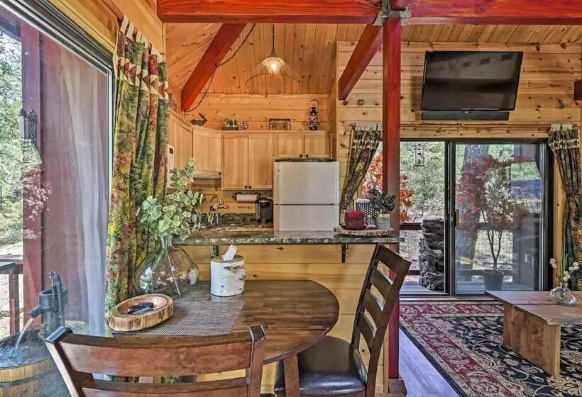 Furnished Deck: Romantic Strawberry/pine Studio!