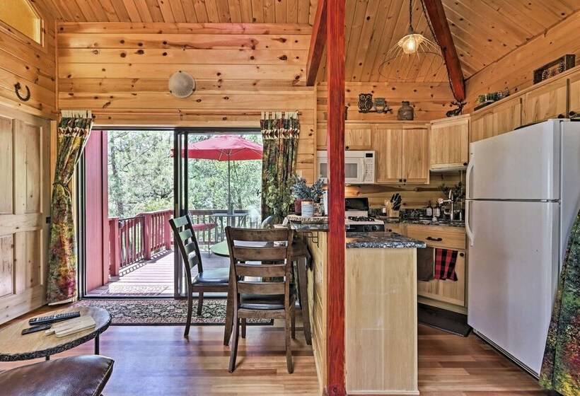 Furnished Deck: Romantic Strawberry/pine Studio!