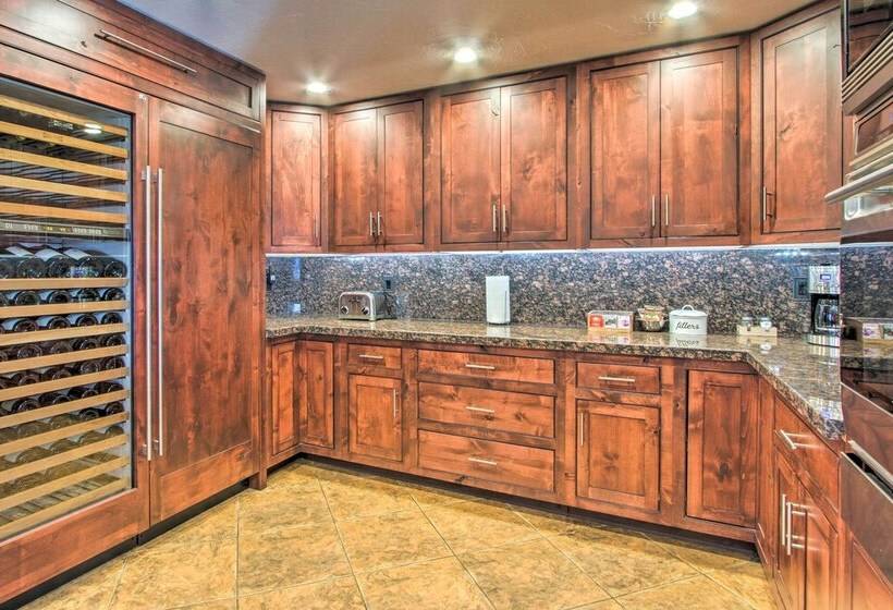 Stunning Mountain View Ranch On 132 Acres!